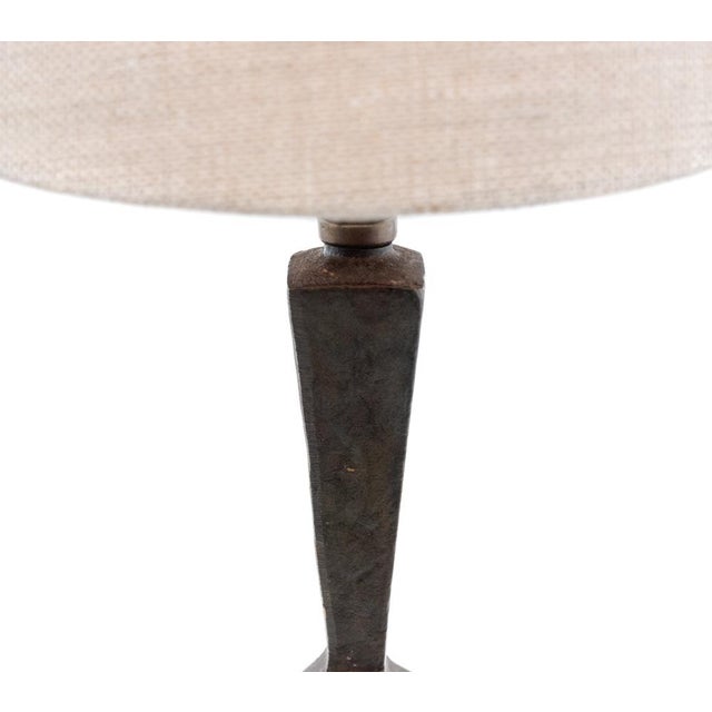 Brutalist Patinated Bronze Table Lamp in the style of Giacometti For Sale - Image 3 of 8