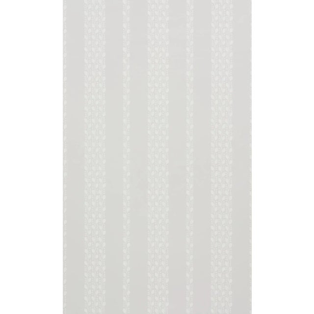 Contemporary Sample - Schumacher Lillian Vine Wallpaper in Grey For Sale - Image 3 of 4