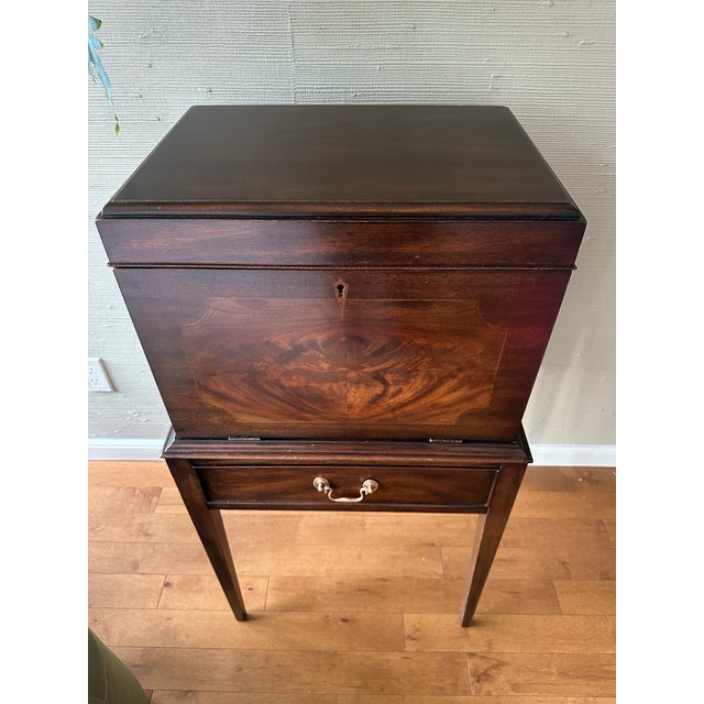 1970s Henkel Harris Solid Mahogany Wine Cellarette / Bar Cabinet – Original Label For Sale In Seattle - Image 6 of 8