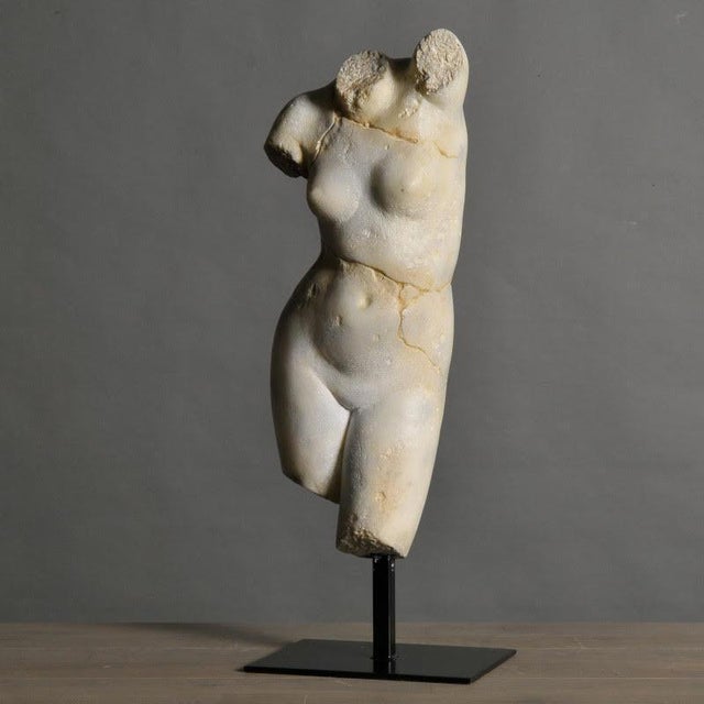Unknown, Sculpture of Venus, Resin and Metal Base For Sale - Image 4 of 5