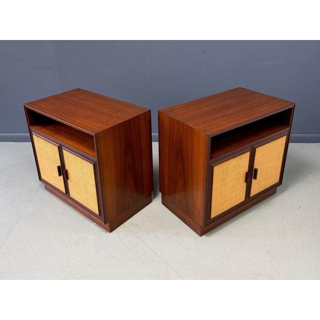 Arne Vodder 1950s Pair of Cane-Front Walnut Nightstands by Arne Vodder for Vamo Sønderborg For Sale - Image 4 of 14