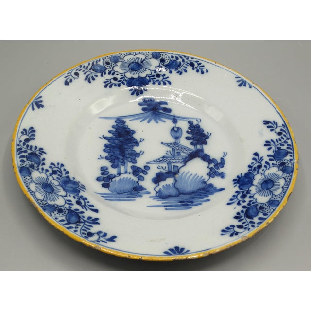 Delft 18th-Century Dutch Delft Plates Marked De Klaeuw, a Pair For Sale - Image 4 of 10