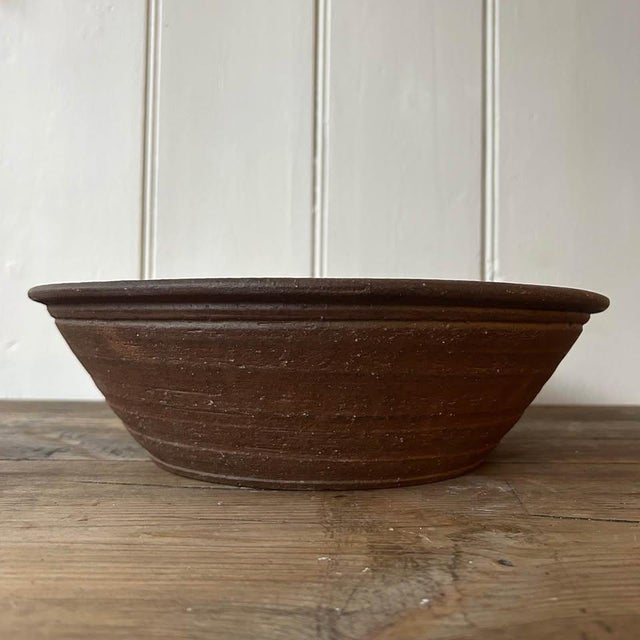 Large Studio Pottery Brown Glazed Bowl with Yellow Slip and Ribbed Decoration, 1970s For Sale - Image 3 of 6
