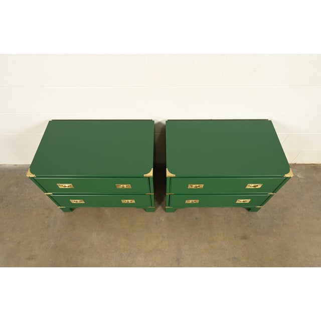 Drexel Heritage Mid-Century Hollywood Regency Campaign Green Lacquered Nightstands | Pair For Sale - Image 10 of 13