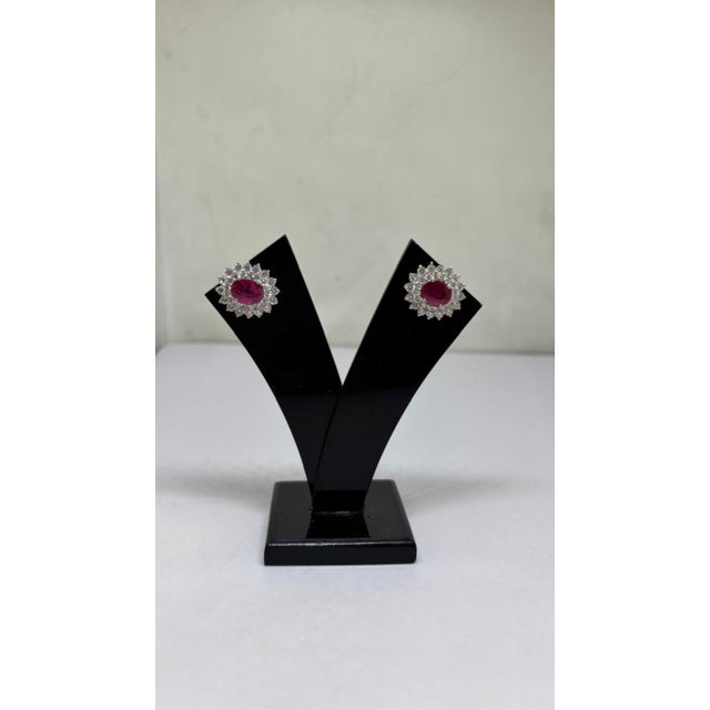 Gemstone details Diamond weight: 1.93 cts Ruby weight: 2.44 cts 18K gold Net weight: 5.17 grams Gross weight: 6.07 grams...