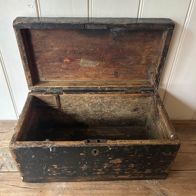 Black Vintage Twin Handled Pine Chest with Two Whales and Ship by Steve Camps, 2010s For Sale - Image 8 of 9