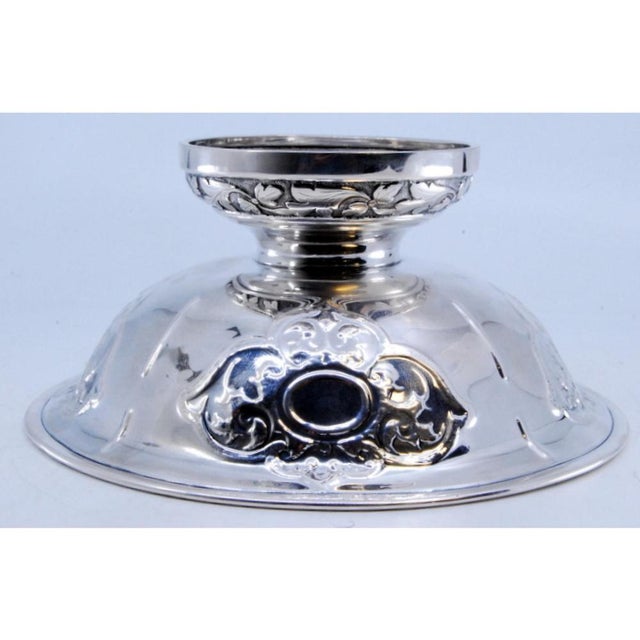 Silver Candy Box with Round Base, Reliefs and Floral Motifs For Sale - Image 6 of 10