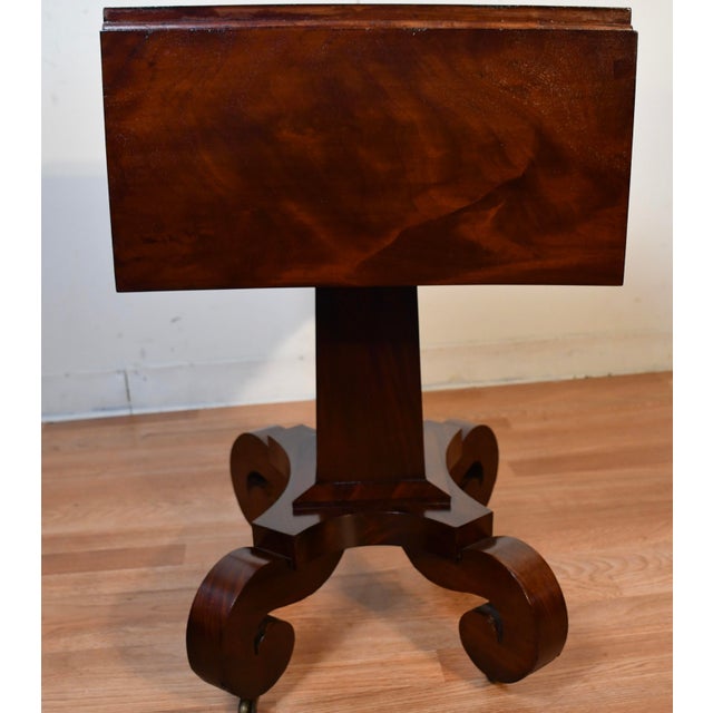 Traditional 1880s Antique American Empire Crotch Mahogany Pembroke Drop-Leaf Work Table For Sale - Image 3 of 18