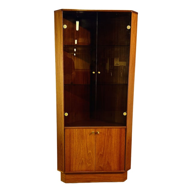Mid-Century Modern Corner Display Cabinet by Turnidge, 1960s For Sale