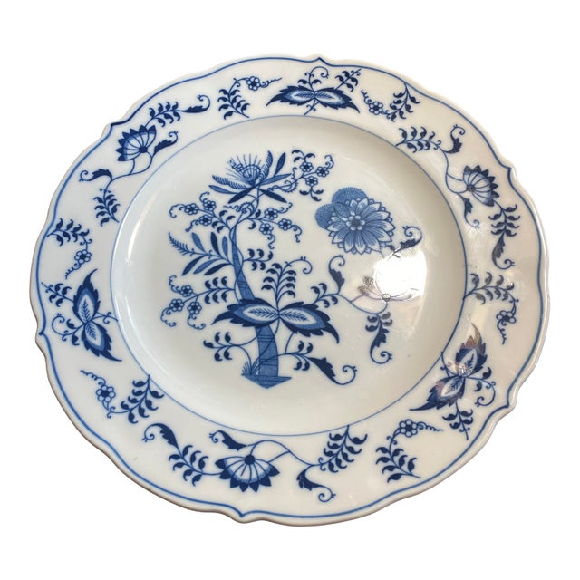 1980s Asian Blue Danube 99183 Japan 10 3/8” Dinner Plate For Sale