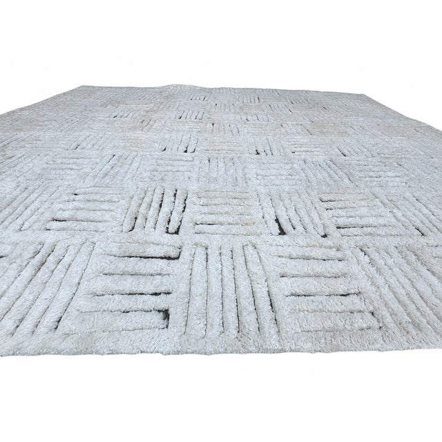 Rh Basanti Rug – 9' × 12' Marled Ivory/Charcoal | Hand-Knotted Wool Blend | Contemporary Himalayan-Inspired Design For Sale - Image 15 of 18