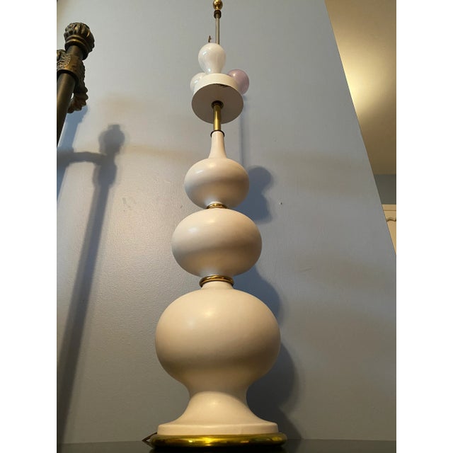 Mid-Century Modern Gerald Thurston White Ceramic Totem Lamp for Lightolier For Sale - Image 3 of 11