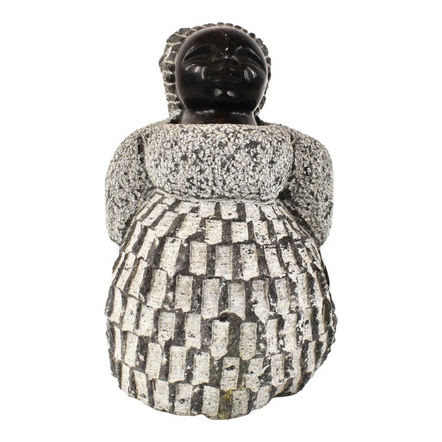 Early 20th Century Shona Stone Woman Sculpture In The Style of Colleen For Sale