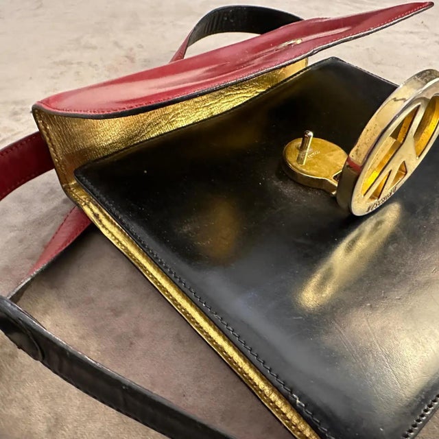 A 1980s Iconic Franco Moschino Small Hand Bag For Sale - Image 10 of 12