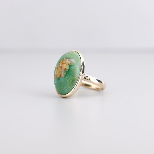 Turquoise Signed Vintage Southwestern 14k Gold & Royston Turquoise Cabochon Cocktail Ring For Sale - Image 8 of 16