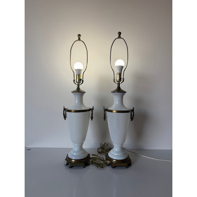 Vintage Paul Hanson French Neoclassical Style White Milk Glass Urn Table Lamps – A Pair For Sale - Image 4 of 13