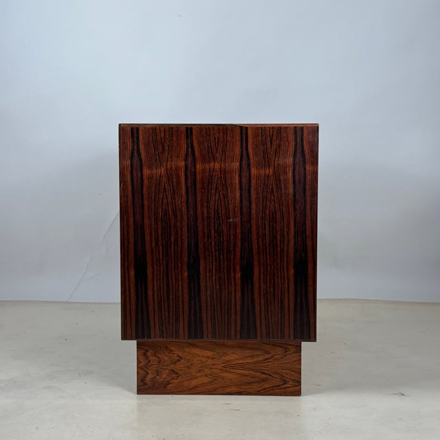 1960s Minimalistic Rosewood Night Stand or Small Cabinet For Sale In Los Angeles - Image 6 of 11