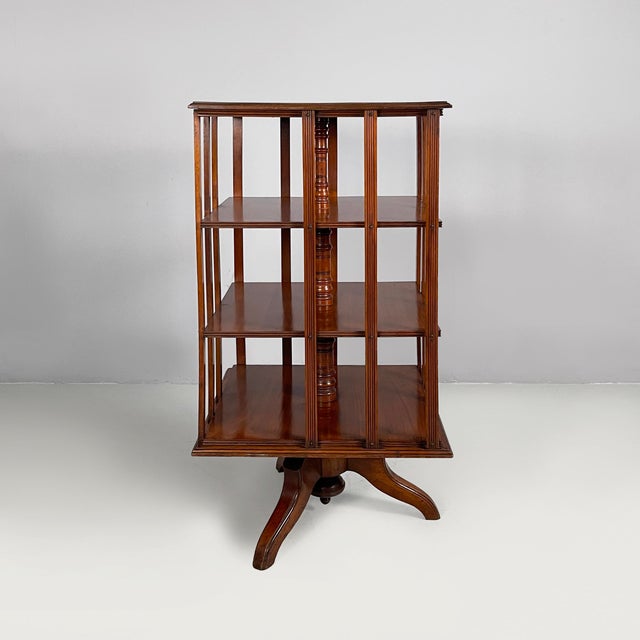 English mid-century modern revolving wooden bookcase, 1940s Revolving bookcase made entirely of wood. It features three...
