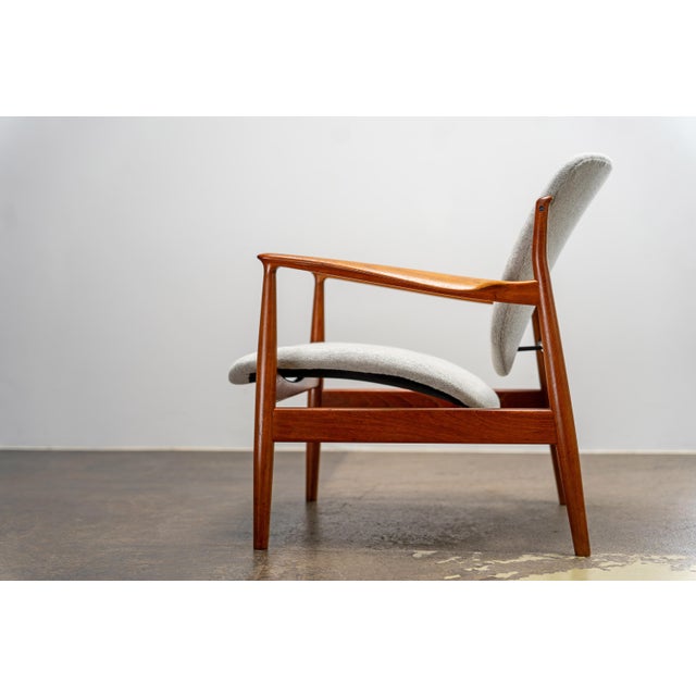 Finn Juhl Model 136 Lounge Chair in Teak by Finn Juhl for France & Søn, 1960s For Sale - Image 4 of 14