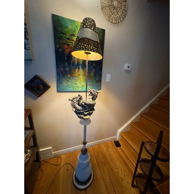Mid 20th Century Hollywood Regency Chinoiserie Reticulated Ceramic & Dual Dragon Floor Lamp For Sale - Image 6 of 12