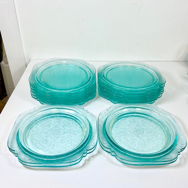 1970s Vintage Victorian Hollywood Regency Indiana Glass Co. Recollection Dinner Plates - Set of 16 For Sale - Image 6 of 10