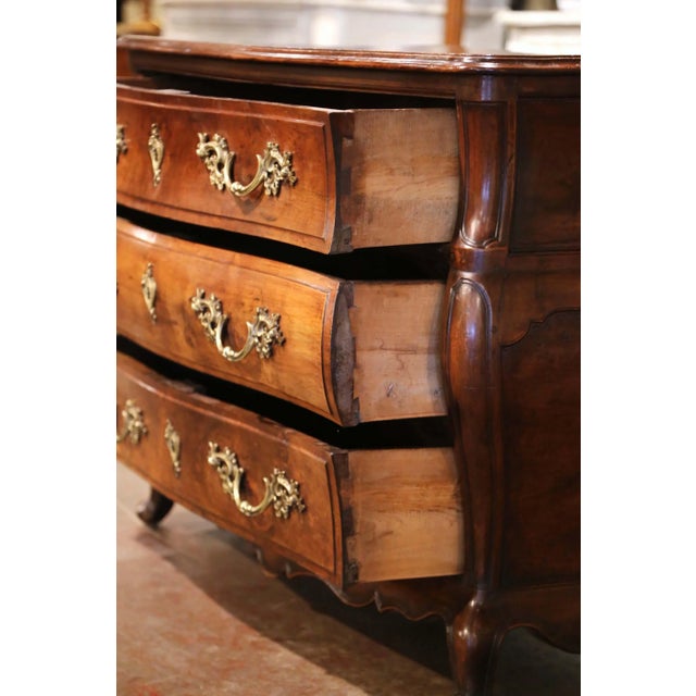 Brown 18th Century French Louis XV Mahogany Three-Drawer Commode Tombeau From Bordeaux For Sale - Image 8 of 13
