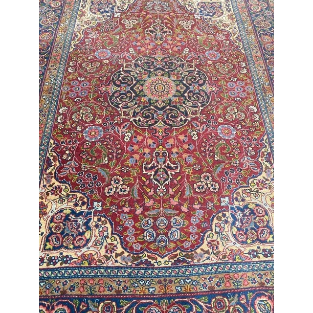 Very pretty late 19th century Tabriz rug with beautiful floral central medallion design and beautiful natural colors,...