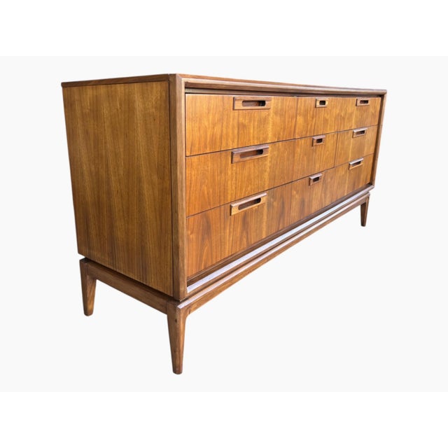 Restored 1960s Mid-Century Modern Walnut Chest of Drawers – 9 Drawers, Sculpted Handles, Pedestal Legs For Sale - Image 10 of 17