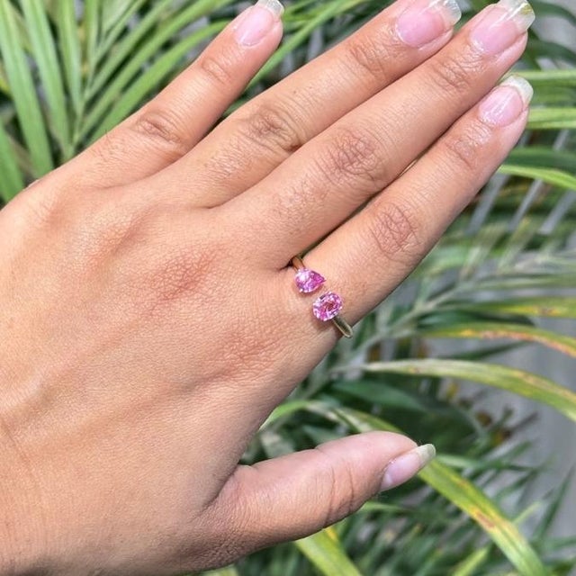1.16ct Pink Sapphire Toi Et Moi Open Ring Size 6.5 in 14k Gold For Sale In New York - Image 6 of 15