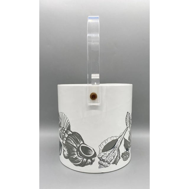 Mid-Century Modern Vintage White and Gray Shell Ice Bucket – Coastal Barware With Lucite Handle For Sale - Image 3 of 13
