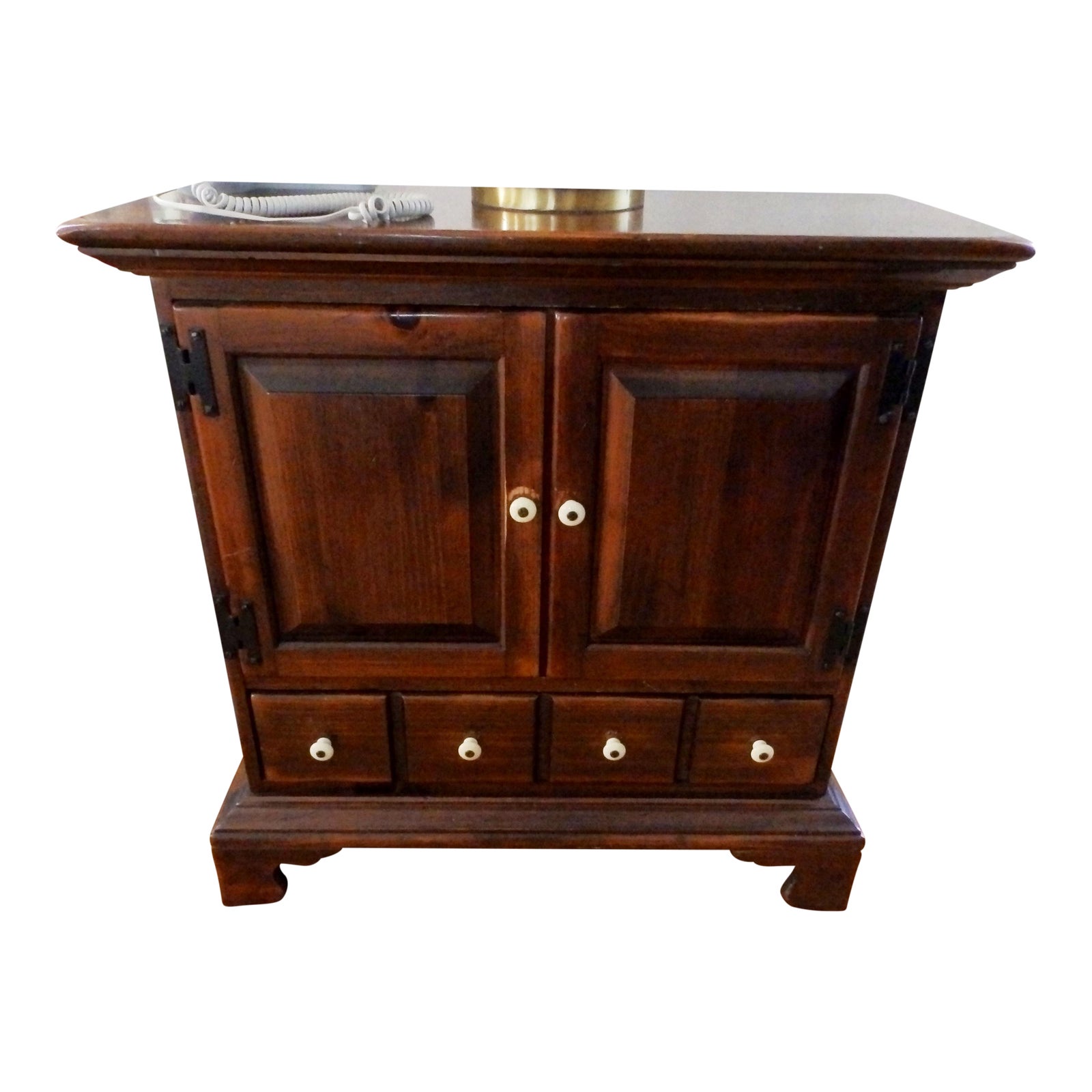 20th Century Early American Ethan Allen Dark Pine Old Tavern Console
