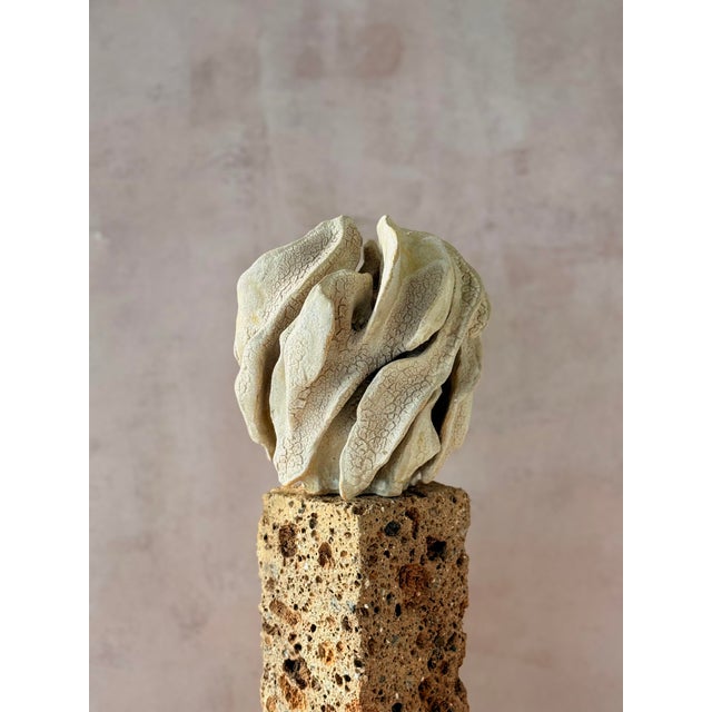 Geoma Kurinuki 7 Sculpture in Clay by Pellizco Ceramica For Sale - Image 4 of 13