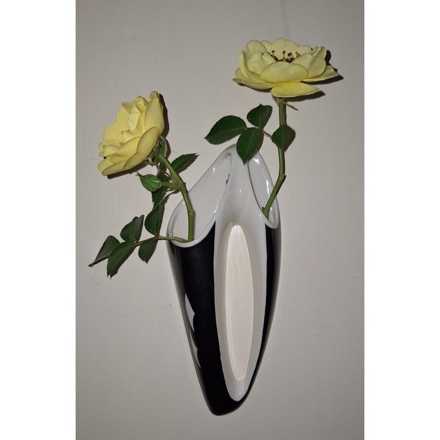 1950s Mid-Century German Asymmetrical Wall Vase in Black and White Porcelain, 1950s For Sale - Image 5 of 5