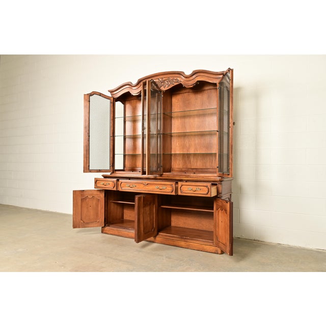 Wood Thomasville French Regency Louis XVI Carved Walnut Lighted Breakfront Bookcase Cabinet For Sale - Image 7 of 17