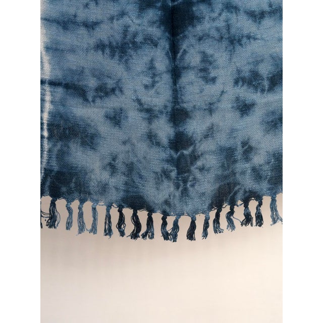 Cabin Oceanic Whimsy Tie Dye Cotton Throw – Playful Blue Shades, Perfect for Adding Coastal Charm For Sale - Image 3 of 4