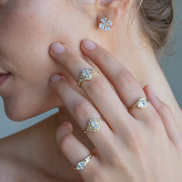 Kai Oliveleaf Halo 2.4ctw Oval Lab Grown Diamond Ring in 14k Gold (All Sizes Available) For Sale - Image 9 of 10