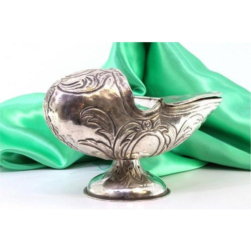 Metal Silver Shuttle with Reliefs and Applications For Sale - Image 7 of 7