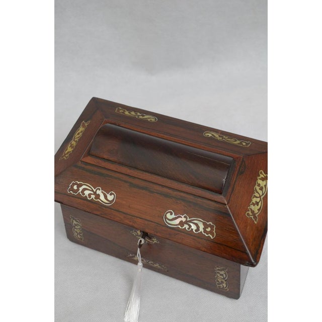 Early 19th Century Regency Sarcophagus Jewellery Box in Rosewood, 1820 For Sale - Image 5 of 10