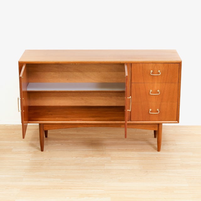 Mid Century Credenza by Peter Hayward for Vanson, Attributed For Sale In Los Angeles - Image 6 of 10