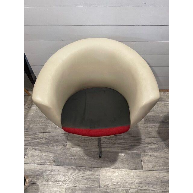 Vintage Cream Swivel Chairs, 1970, Set of 2 For Sale - Image 6 of 11
