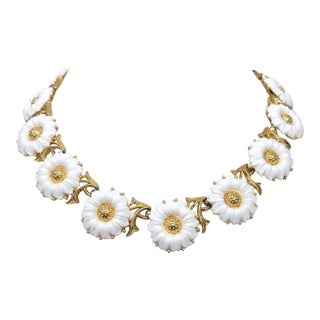 Vintage 1950s Signed Crown Trifari Goldtone White Daisy Necklace For Sale