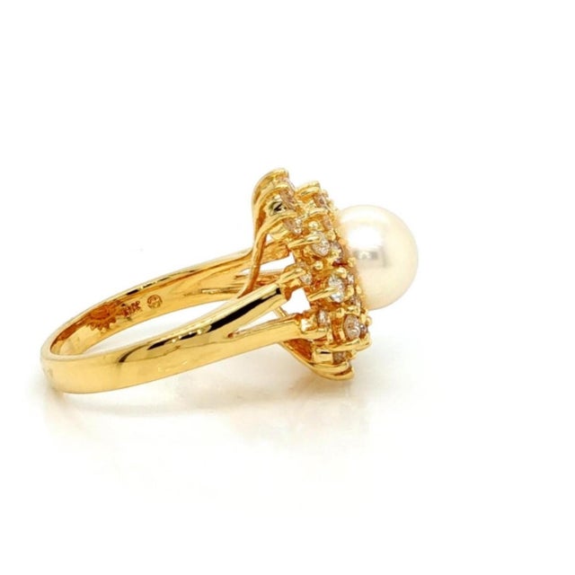 This gorgeous authentic cocktail ring is crafted in solid 18k yellow gold and features a striking two-tier round frame set...