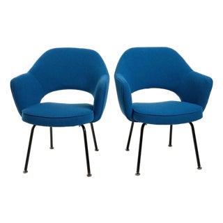 1970s A Pair of Saarinen Executive Style Armchairs in Knoll Fabric For Sale