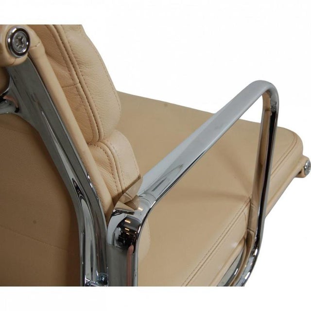 Ea-208 Softpad Chair in Beige Leather by Charles Eames, 2000s For Sale - Image 10 of 18