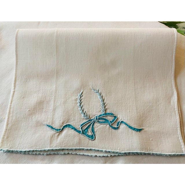 Textile Marghab Wreath and Ribbon Linen Guest Towel, (Fingertip Size) For Sale - Image 7 of 7