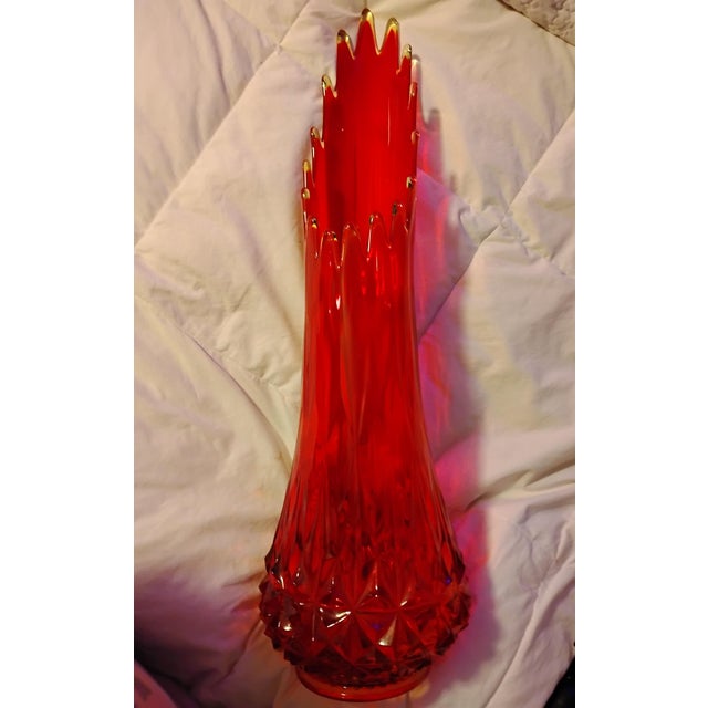 Mid-Century Modern 1960s Large Le Smith Diamond Butt 16 Fingers Swung Vase Amberina 24 Gorgeous Red For Sale - Image 3 of 11