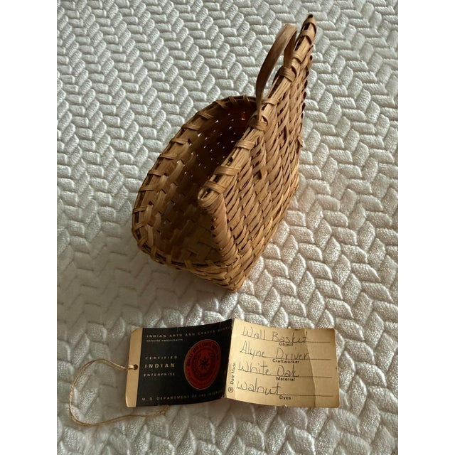 1980s Vintage Beautiful Cherokee White Oak Wall Basket – Orig. Certification Tag by Renowned Alyne Driver For Sale - Image 5 of 15