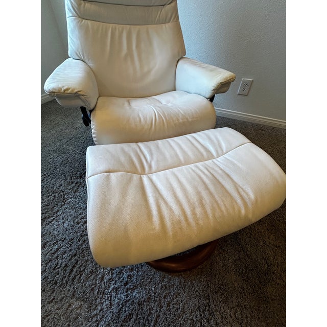 Mid 20th Century Scandinavian Ekornes Stressless Lounge Chair and Ottoman in White Leather & Rosewood For Sale - Image 15 of 18