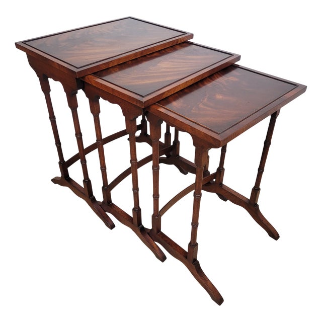 Vintage Nesting Tables in Mahogany, 1950, Set of 3 For Sale