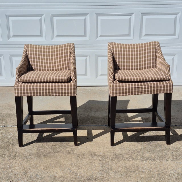 Transitional Pair of Lee Industries Linen Slipcovered Upholstered Counter Height Stools For Sale - Image 3 of 13